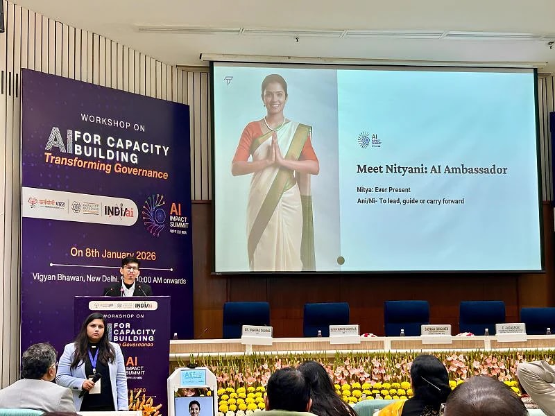 Nityani introduced on stage at Vigyan Bhawan
